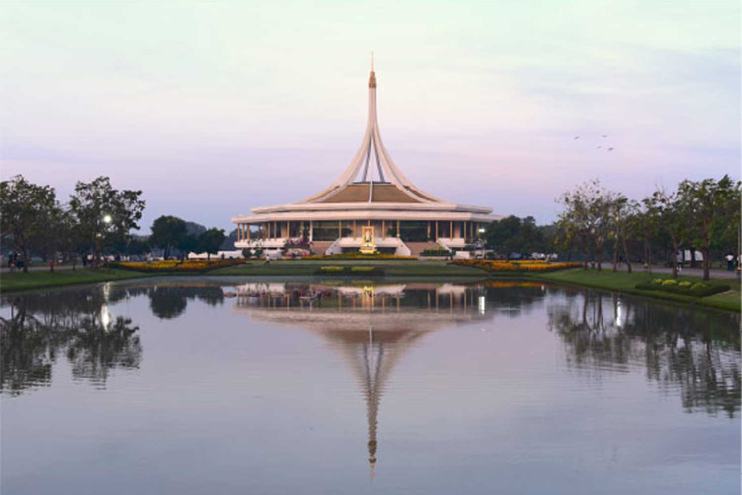 1. สวนหลวง ร.๙ - Diya Hotel Srinakarin โรงแรมมุสลิมย่านศรีนครินทร์ ใกล้สนามบินสุวรรณภูมิ 