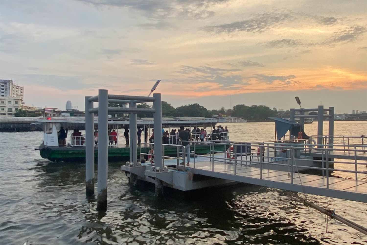 ท่าเรือราชวงศ์ - Diya Hotel Srinakarin โรงแรมใกล้สนามบินสุวรรณภูมิ. ที่พักใกล้สุวรรณภูมิ ท่าเรือราชวงศ์ - Diya Hotel Srinakarin โรงแรมใกล้สนามบินสุวรรณภูมิ. ที่พักใกล้สุวรรณภูมิ