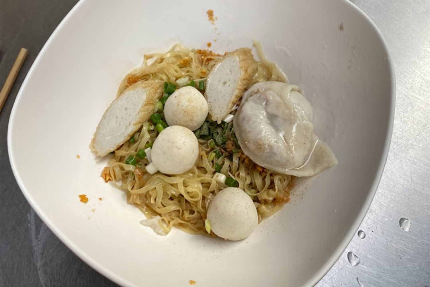 Lim Lao San Fishball Noodle - Diya Hotel Srinakarin โรงแรมใกล้สนามบินสุวรรณภูมิ. ที่พักใกล้สุวรรณภูมิ Lim Lao San Fishball Noodle - Diya Hotel Srinakarin โรงแรมใกล้สนามบินสุวรรณภูมิ. ที่พักใกล้สุวรรณภูมิ