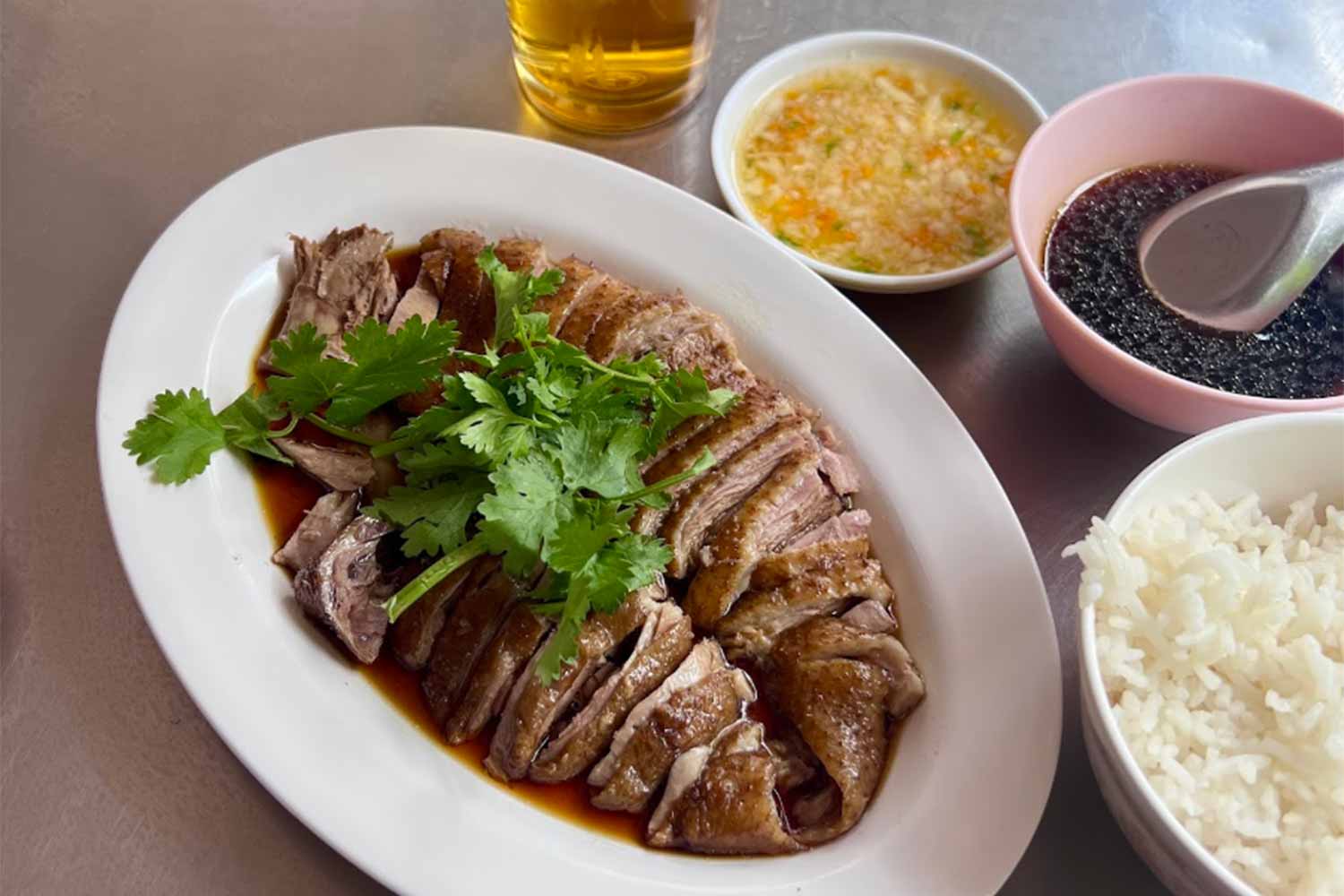 Urai Braised Goose Noodle & Rice - Diya Hotel Srinakarin โรงแรมใกล้สนามบินสุวรรณภูมิ. ที่พักใกล้สุวรรณภูมิ Urai Braised Goose Noodle & Rice - Diya Hotel Srinakarin โรงแรมใกล้สนามบินสุวรรณภูมิ. ที่พักใกล้สุวรรณภูมิ
