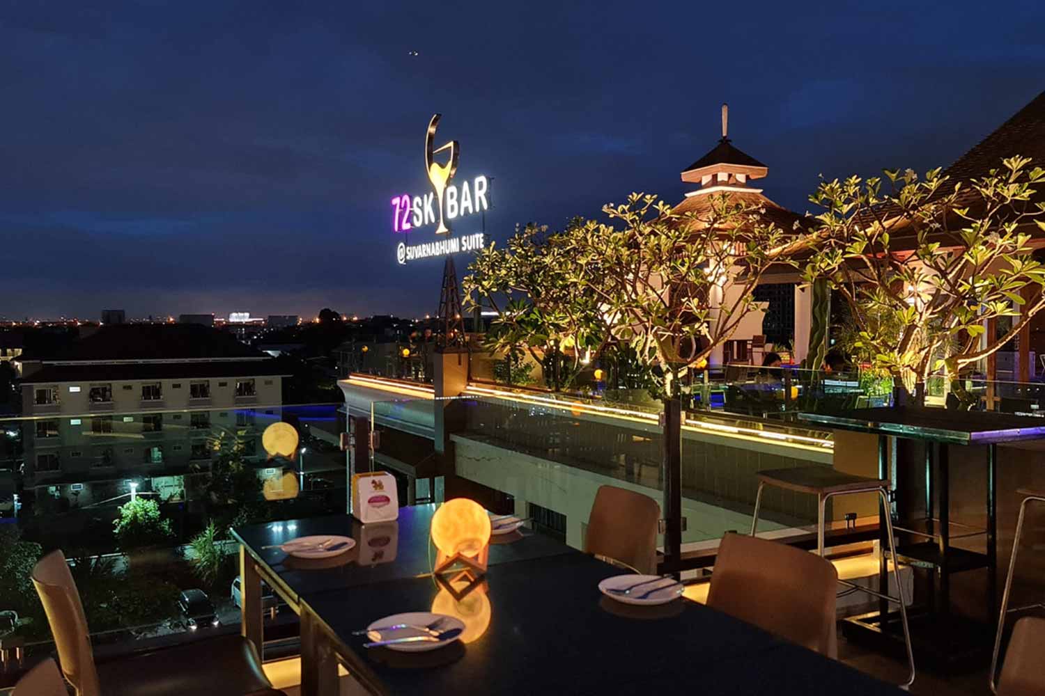3. 72 SkyBar - Diya Hotel Srinakarin โรงแรมใกล้สนามบินสุวรรณภูมิ. ที่พักใกล้สุวรรณภูมิ 