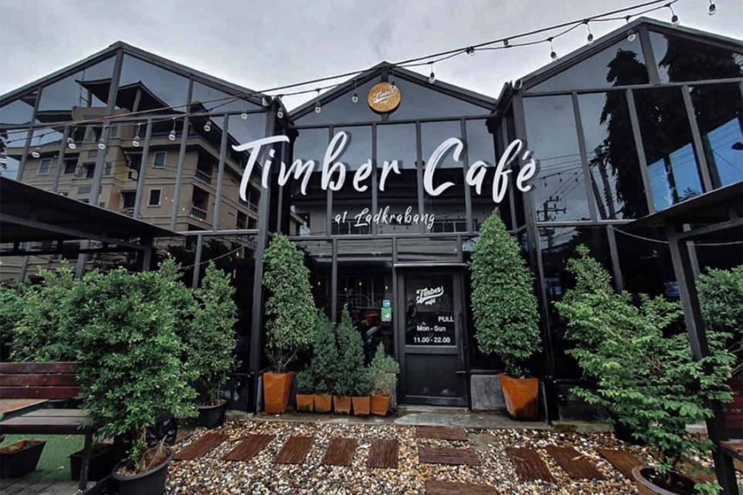 4. Timber café Thailand - Diya Hotel Srinakarin โรงแรมใกล้สนามบินสุวรรณภูมิ. ที่พักใกล้สุวรรณภูมิ 4. Timber café Thailand - Diya Hotel Srinakarin โรงแรมใกล้สนามบินสุวรรณภูมิ. ที่พักใกล้สุวรรณภูมิ