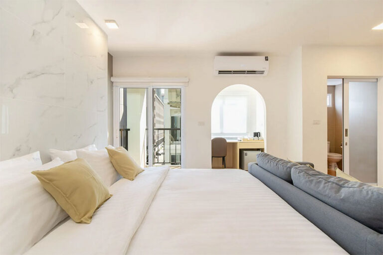 A Peaceful Stay Near a Mosque in Bangkok: DIYA Srinakarin Experience
